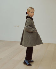 Load image into Gallery viewer, Figaro wool coat
