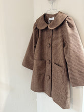 Load image into Gallery viewer, Essential wool coat
